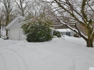 15 Overbrook Dr, Centerport, NY 11721
