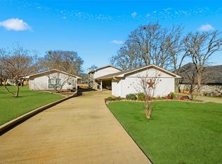 225 Cayuga Trl, Lake Kiowa, TX 76240