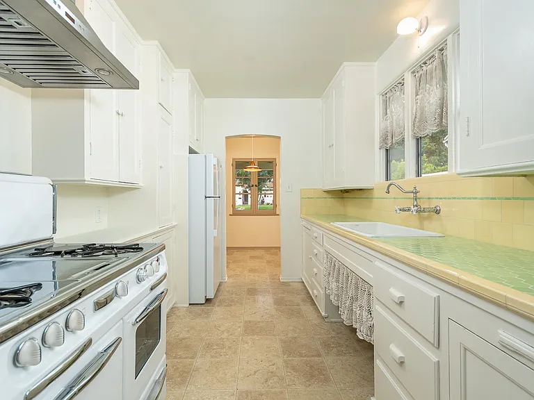 908 Burchett St — Photo 22