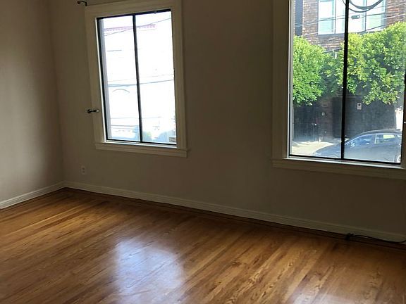 4th image of 704 Bay St #704