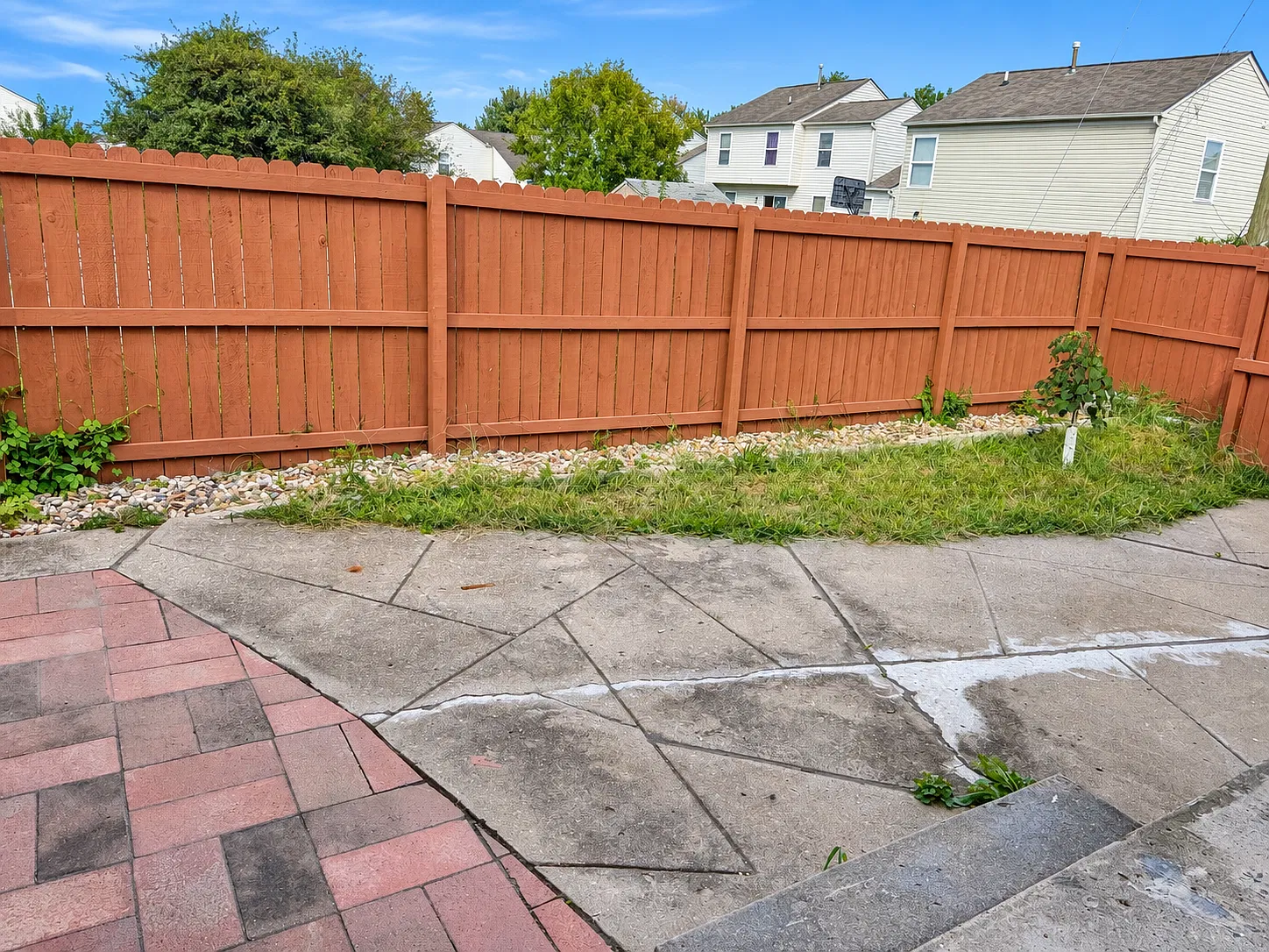 3 bed, 930 sqft, $1,595 — Photo 2