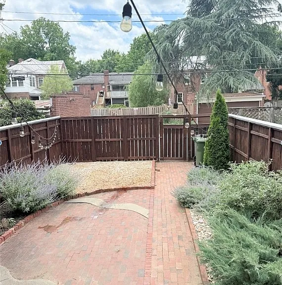 3323 W Grace St — Photo 2