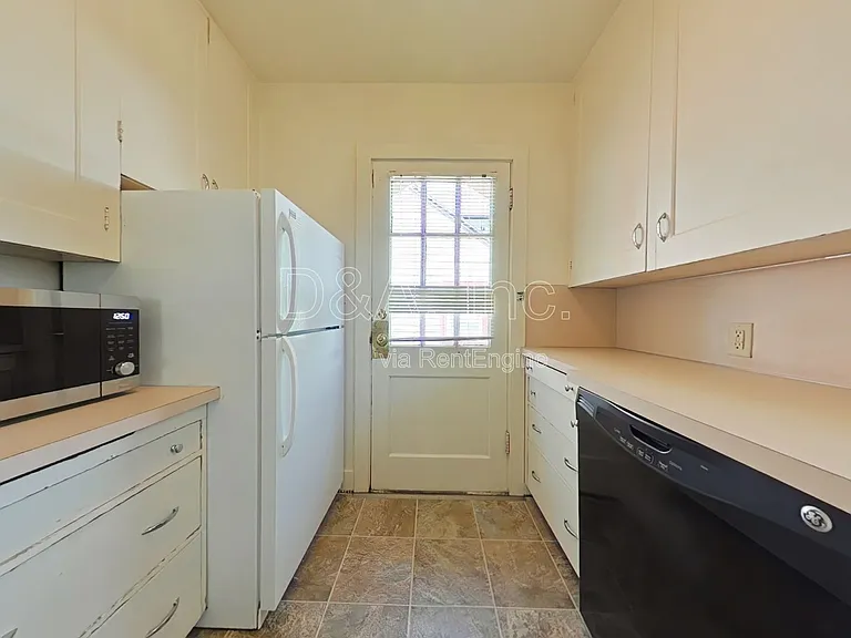 337 NW 23rd St — Photo 6