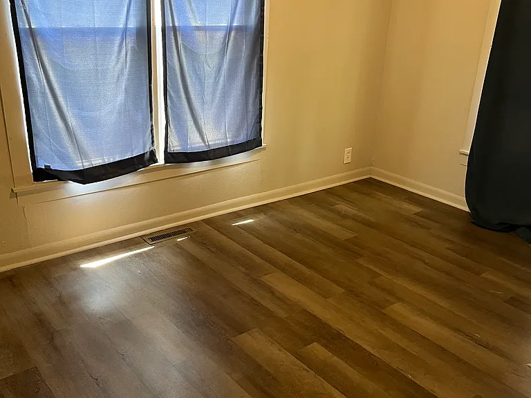 122 Hillside St — Photo 3