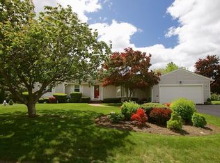 525 Algonquin Dr, Warwick, RI 02888