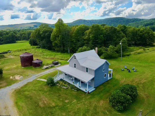 12 Oak Grove Cemetery Rd, Terra Alta, WV 26764