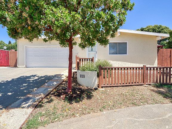 3rd image of 214 Sandalwood Ct