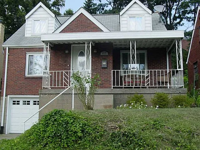 917 Howden St photo 1