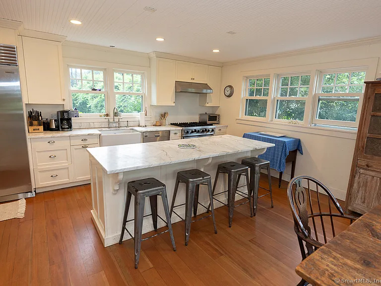 17 Agawam Ave — Photo 11