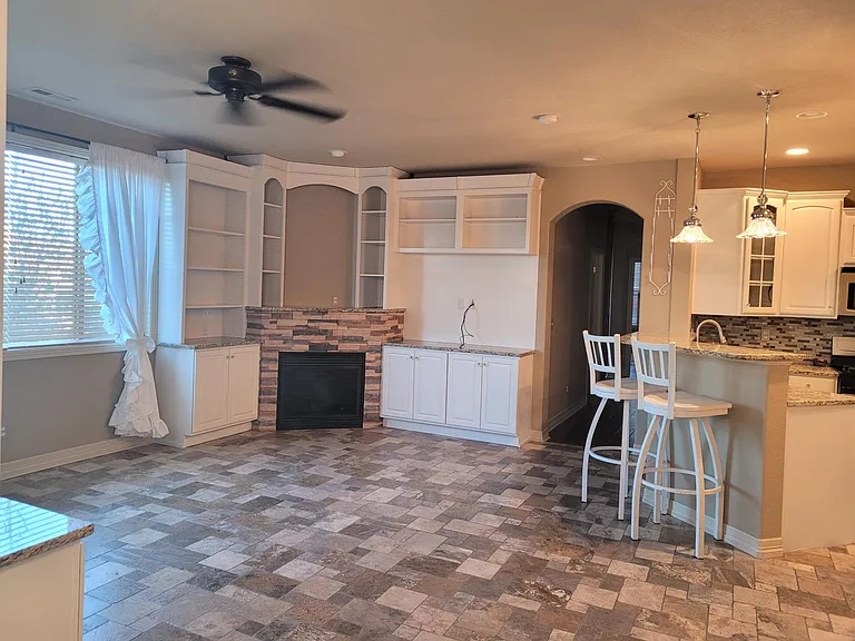10075 Bluffmont Ct — Photo 6