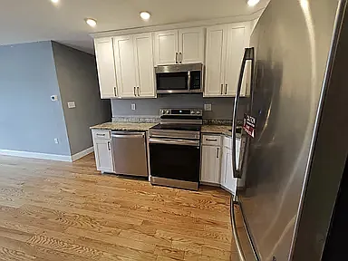 2 bed, 850 sqft, $2,300 — Photo 2