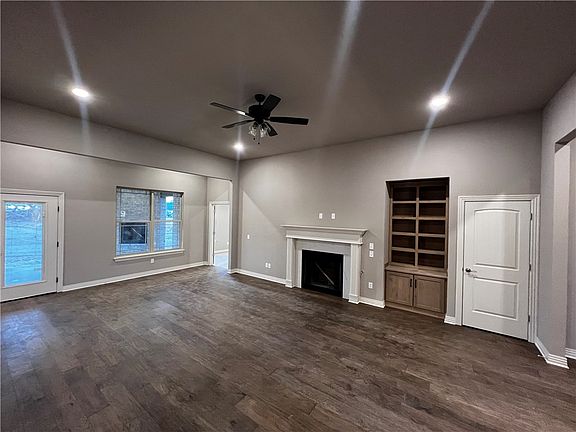3rd image of 202 Doral Dr