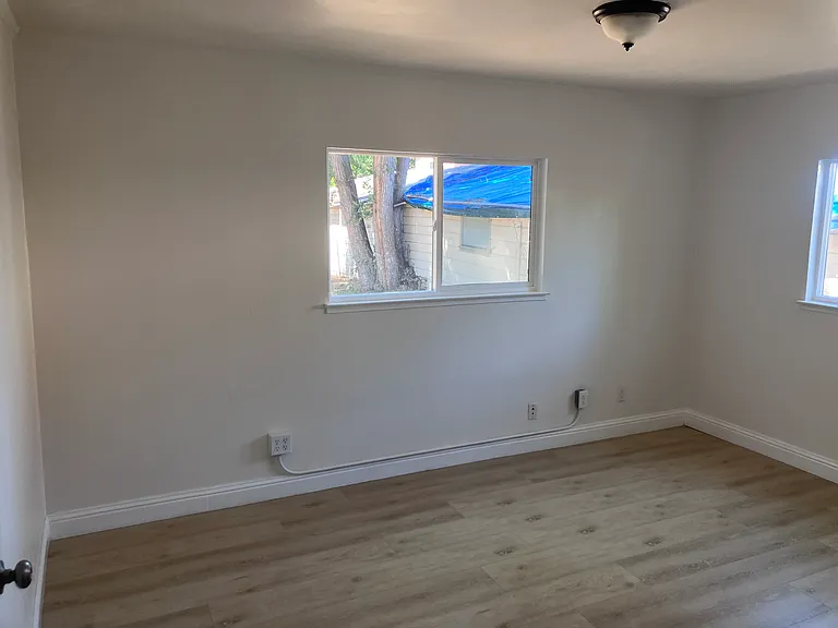 2127 Fox Way — Photo 10