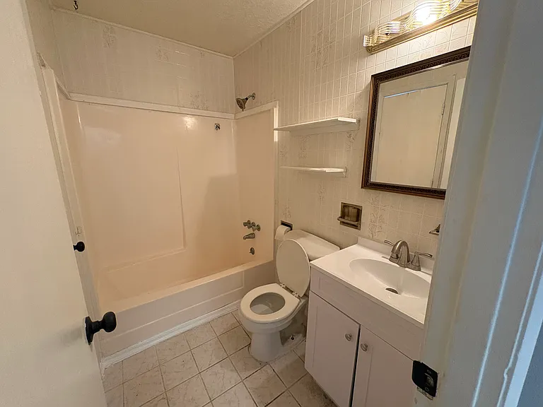 406 Cary Dr — Photo 17