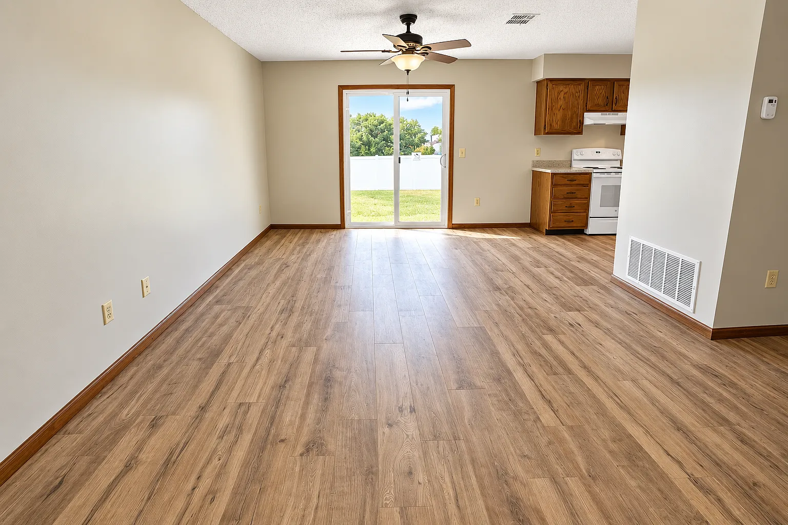 3 bed, 960 sqft, $1,350 — Photo 2