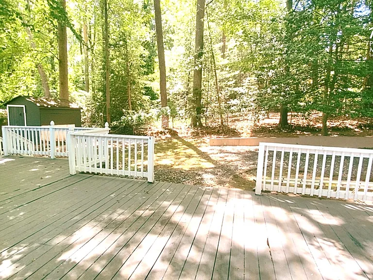512 Woodmont Dr — Photo 4