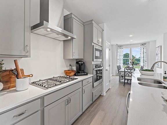 5th image of 413 N Fisher St