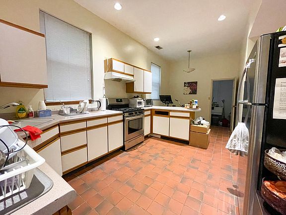 4th image of 2642 N Wilton Ave APT 2