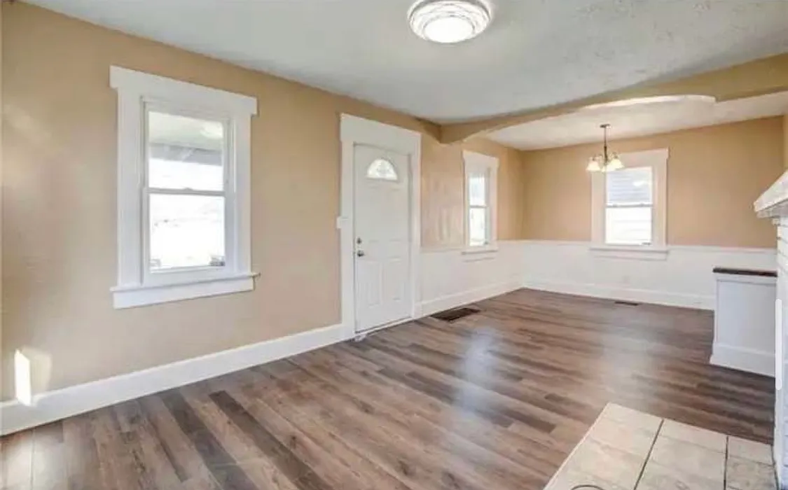 3 bed, 1200 sqft, $1,300 — Photo 1