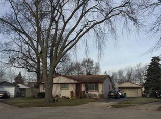 212 Sarah Ct, Wheeling, IL 60090