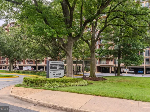 1300 Army Navy Dr APT 118, Arlington, VA 22202