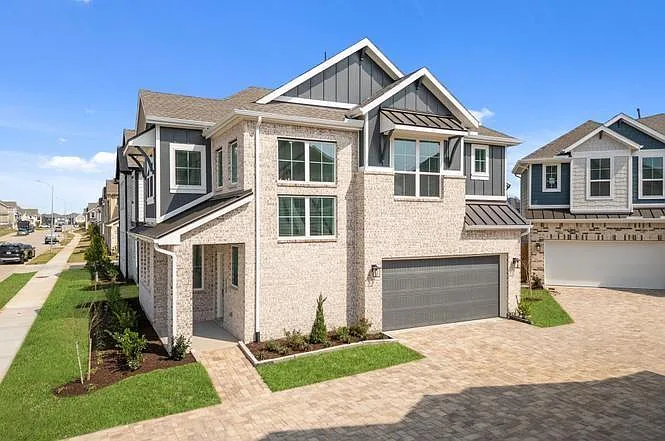 1308 Shaded Rock Dr — Photo 2