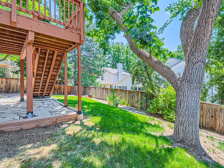 952 Thames St — Photo 27