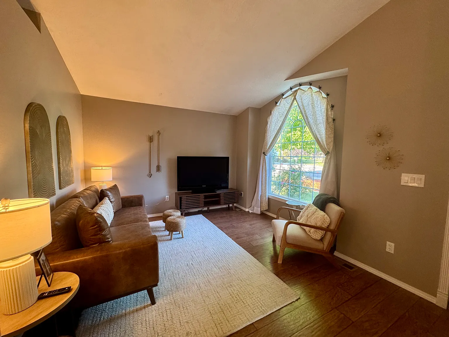 3 bed, 1273 sqft, $4,000 — Photo 2