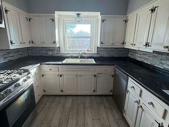 4th image of 3730 Winderwood Cir