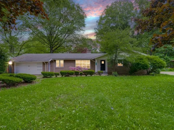 3699 Staunton Dr, Youngstown, OH 44505