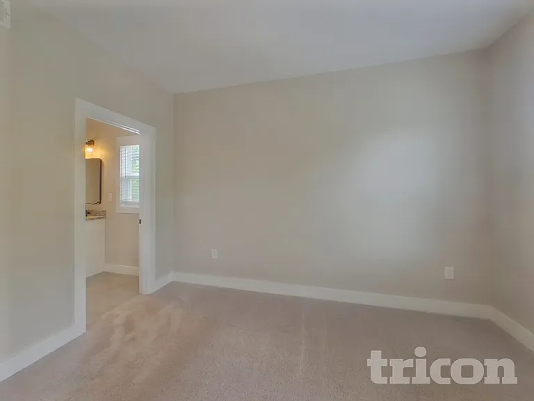 3047 Ridge Ave — Photo 7