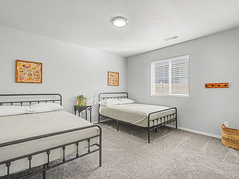 2742 W Balboa Dr — Photo 12