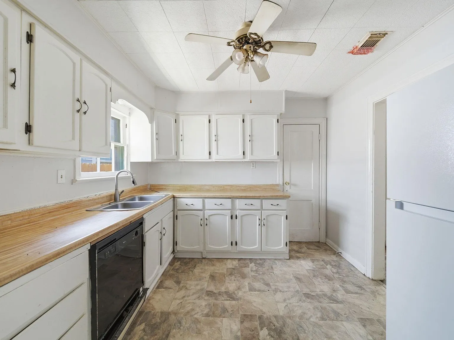 3 bed, 3.0 bath, 1604 sqft, $1,800 — Photo 1