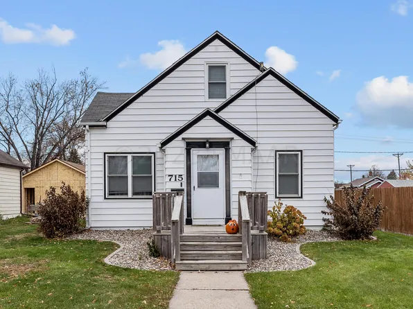 715 4th St N, Wahpeton, ND 58075