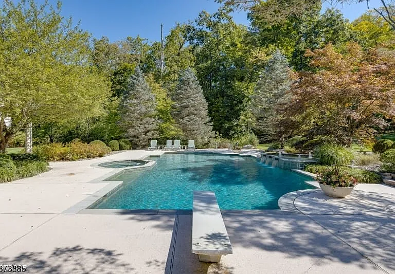 21 Stoningham Dr — Photo 37