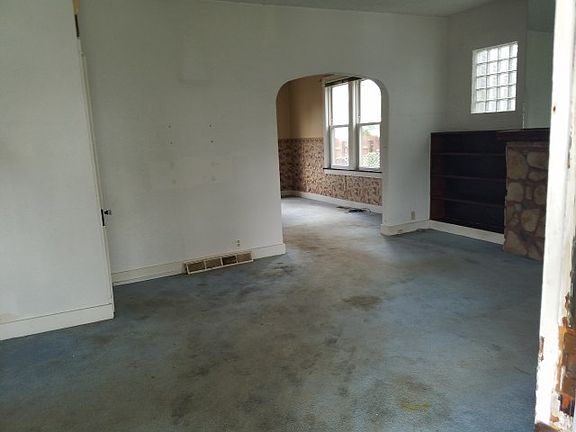 5th image of 639 Oakmont Ave