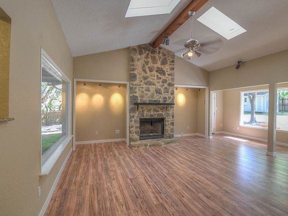3rd image of 25666 Green River Dr