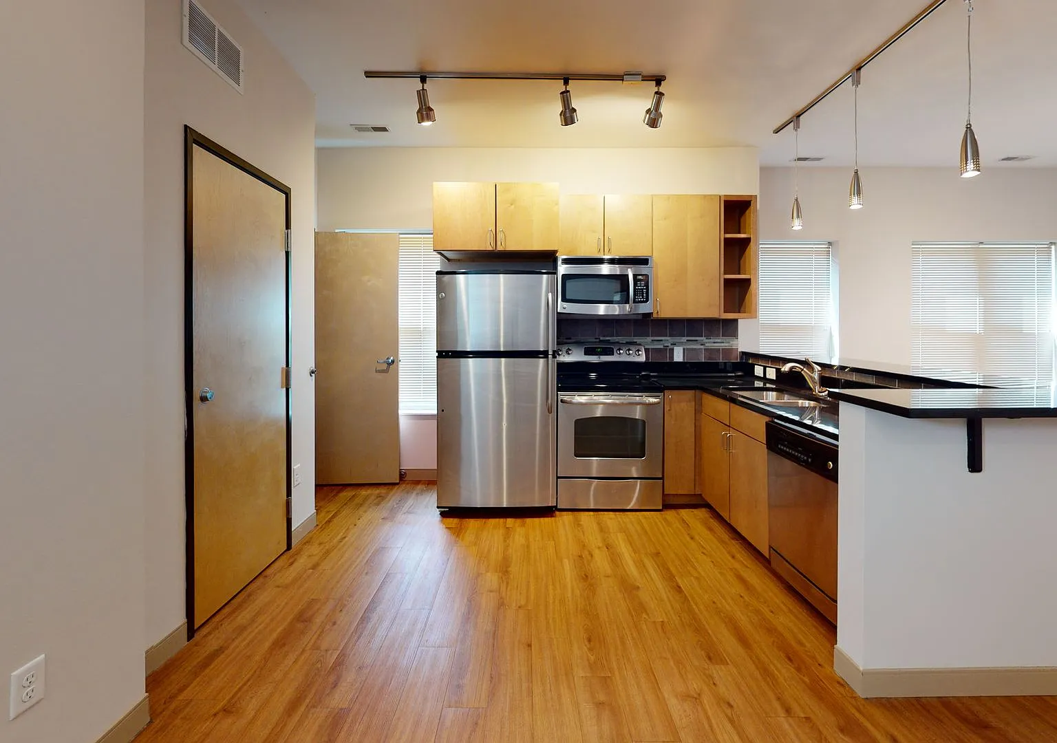 Cluster: 1011 & 1015 4th St SE — Photo 2