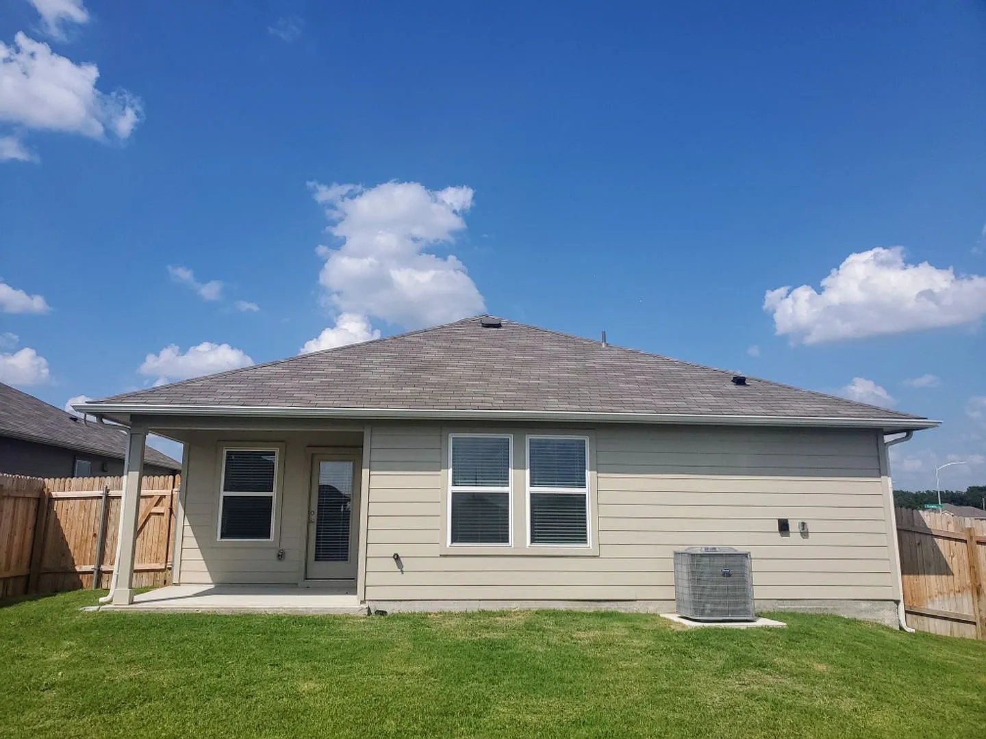 3 BR / 2 BA - One-Story Home - Vintage Springs, Lockhart! — Photo 3