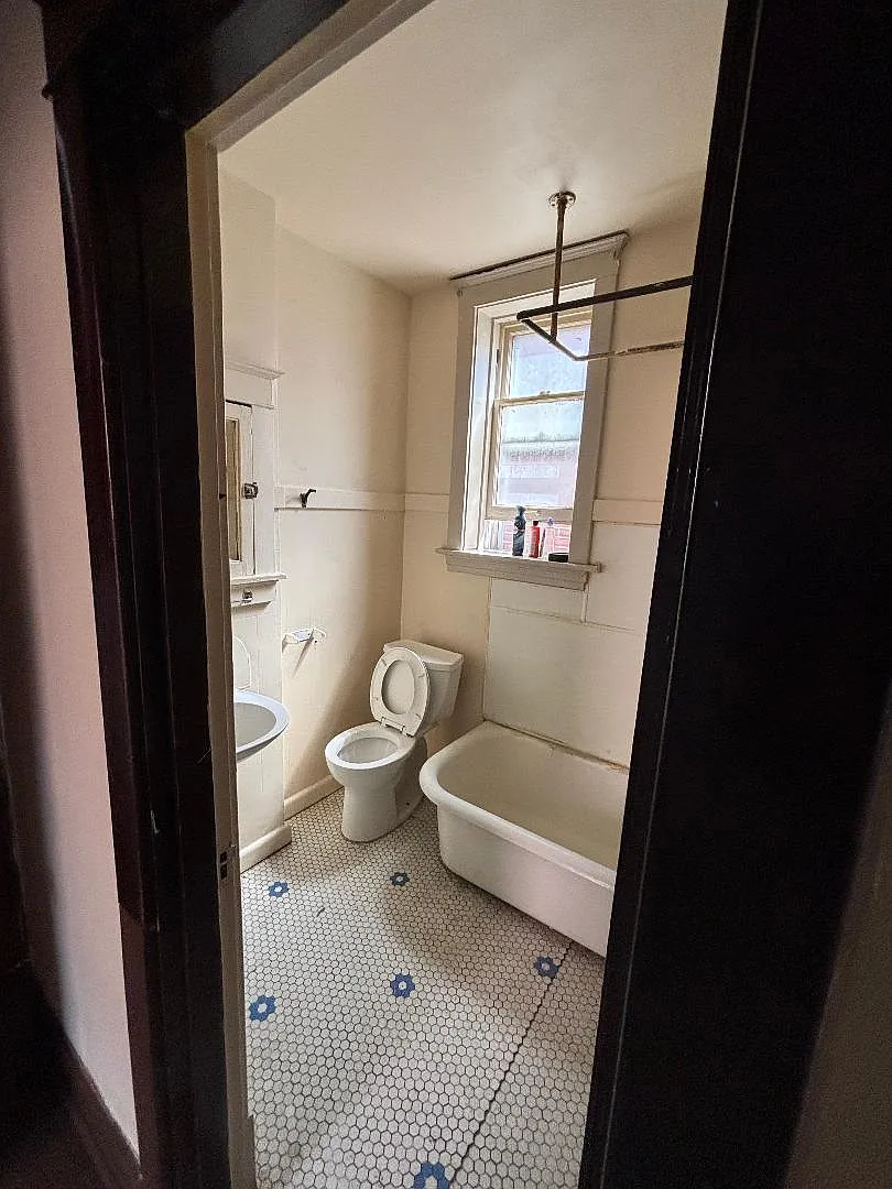 2 bed, 1000 sqft, $900 — Photo 3