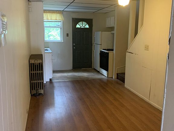 Dinning Room looking into the Kitchen
