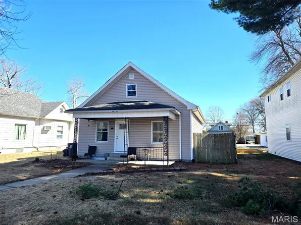 212 E Elm St, Gillespie, IL 62033