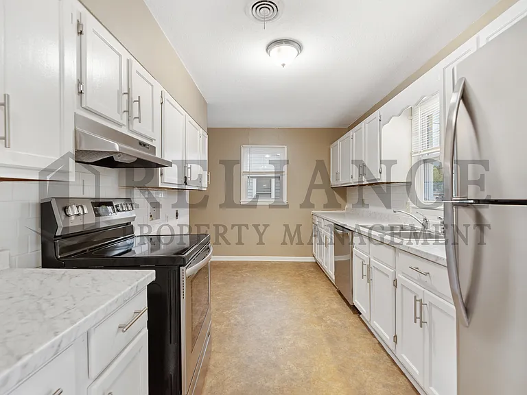 2310 S Vine St — Photo 18