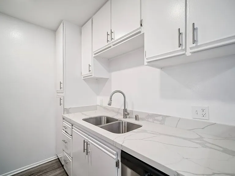 6310 Sylmar Ave — Photo 40