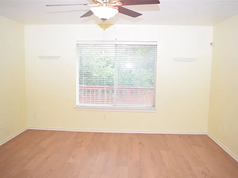 2418 Willow Way — Photo 14