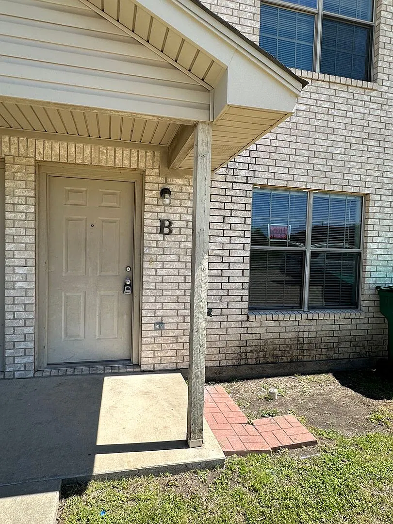 709 S Amy Ln — Photo 1
