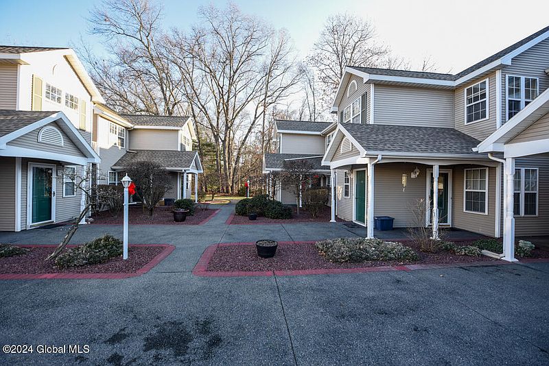 3rd image of 84 Elderberry Court