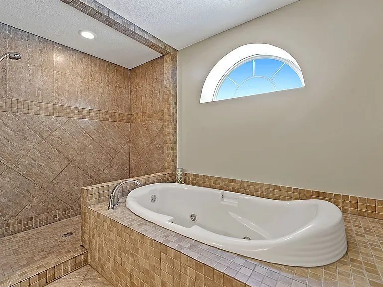 386 Meaut St — Photo 13
