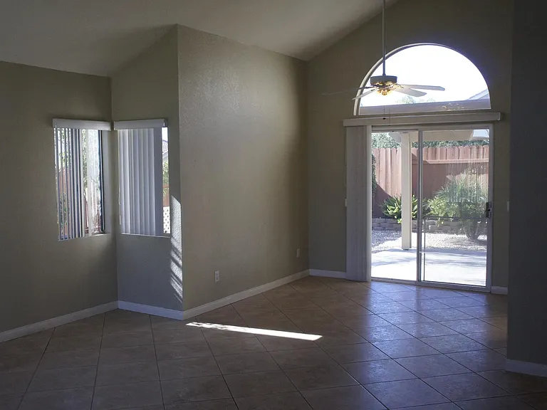 21434 Townsendia Ave — Photo 4