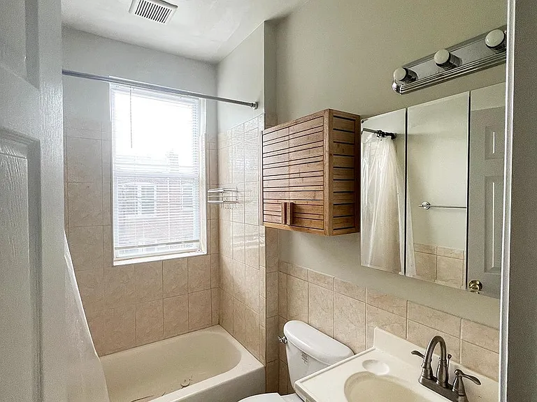 770 Columbia Rd NW — Photo 10